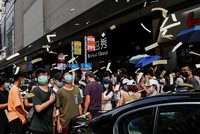 Người biểu tình tung tiền âm phủ trong cuộc tuần hành phản đối luật an ninh hôm 1/7. Ảnh: Reuters.