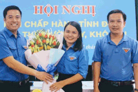 Tân Bí thư Tỉnh Đoàn Quảng Trị Trần Thị Thu (đứng giữa).