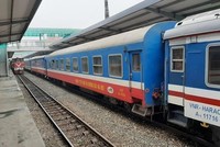 Đoàn tàu tại ga Hà Nội của Tổng công ty Đường sắt Việt Nam (Ảnh: Việt Hùng/Vietnam+).