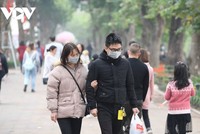 Người dân ra khỏi nhà bắt buộc phải đeo khẩu trang để phòng, chống dịch bệnh Covid-19.