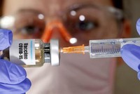 Vaccine Covid-19. Ảnh: Reuters.