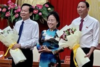 Bí thư Tỉnh ủy Kiên Giang Đỗ Thanh Bình ( bên trái) và tân Chủ tịch UBND tỉnh Kiên Giang Lâm Minh Thành (bên phải).