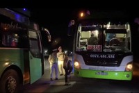 Ngay trong đêm, hành khách đã được chuyển sang xe khác để tiếp tục hành trình đảm bảo an toàn.