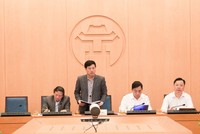 Ông Ngô Văn Quý, Phó Chủ tịch UBND TP Hà Nội chỉ đạo các đơn vị thực hiện các biện pháp ngăn ngừa dịch bệnh từ bên ngoài vào.