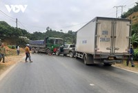 Vụ tai nạn khiến giao thông trên Quốc lộ 6 bị ùn tắc khoảng hơn 1 giờ đồng hồ.