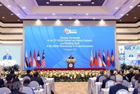 Thủ tướng Nguyễn Xuân Phúc, Chủ tịch ASEAN 2020 phát biểu tại Lễ bế mạc Hội nghị Cấp cao ASEAN 37 và các Hội nghị Cấp cao liên quan. (Ảnh: Thống Nhất/TTXVN).