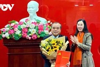 Bà Bùi Thị Quỳnh Vân, Bí thư Tỉnh ủy, Chủ tịch HĐND tỉnh Quảng Ngãi đã trao quyết định và chúc mừng ông Trần Hoàng Tuấn giữ chức Trưởng Ban Nội chính Tỉnh ủy.