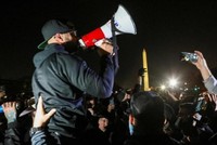 Một cuộc biểu tình phản đối kết quả bầu cử Tổng thống Mỹ ở Washington, DC, ngày 11/12/2020. Ảnh: REUTERS.