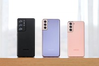 Bộ ba sản phẩm thuộc Galaxy S21 series: S21, S21+ và S21 Ultra (từ phải sang trái).