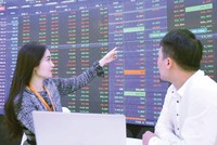 Thị trường chứng khoán có xu hướng tăng là điều kiện thuận lợi để các doanh nghiệp huy động vốn cổ phần. Ảnh: Dũng Minh.