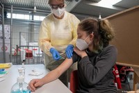 WHO kêu gọi EU không áp đặt biện pháp hạn chế xuất khẩu vaccine ngừa Covid-19. (Ảnh minh họa: DW).