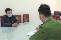 Công an Thị xã Kinh Môn làm việc với đối tượng chống người thi hành công vụ tại chốt kiểm soát.