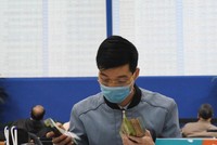 Nâng lô tối thiểu lên 1.000 cổ phiếu và gửi cổ phiếu sang HNX: Những giải pháp tình thế