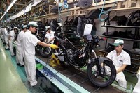 Công nhân nhà máy Honda Việt Nam. (Ảnh: Đại Nghĩa/TTXVN).