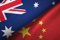 Hình ảnh cờ Australia và Trung Quốc. Ảnh: The Australian.