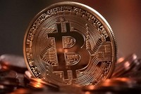 Bitcoin đã mất hơn 40% giá trị so với mức đỉnh 64.800 USD xác lập vào ngày 13/4/2021.
