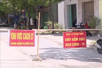 Chốt kiểm soát dịch Covid-19 tại xã Trung Hưng, huyện Yên Mỹ. (Ảnh: TTXVN).