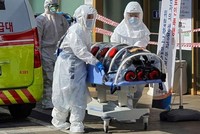 Chủng Delta được xem là nguyên nhân khiến số ca Covid-19 tăng vọt ở Hàn Quốc trong thời gian qua (Ảnh: AP).