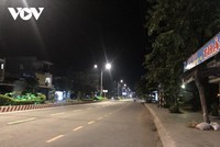 Một tuyến đường trên địa bàn TP. Cao Lãnh, tỉnh Đồng Tháp vắng người.