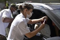 Người dân được tiêm vaccine ngừa COVID-19 tại Sao Paulo (Brazil), ngày 1/5/2021. (Ảnh: AFP/TTXVN).