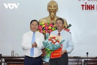 Ông Nguyễn Phi Long, Chủ tịch UBND tỉnh Bình Định trao Quyết định bổ nhiệm ông Trần Văn Thanh, Phó Bí thư Thành ủy, Chủ tịch HĐND thành phố Quy Nhơn giữ chức vụ Giám đốc Sở Du lịch Bình Định.