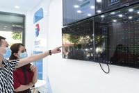 Cổ phiếu bất động sản vẫn còn nóng ấm