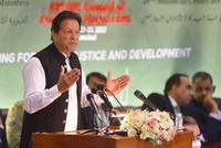 Thủ tướng Pakistan, Imran Khan, phát biểu tại một sự kiện. Ảnh: AFP.