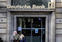 Một chi nhánh ngân hàng Deutsche Bank tại Frankfurt, Đức. (Ảnh: AFP/TTXVN).