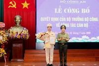 Thứ trưởng Lê Văn Tuyến trao Quyết định điều động, bổ nhiệm Thượng tá Nguyễn Hồng Phong giữ chức vụ Giám đốc Công an Hà Tĩnh.