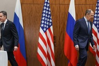 Ngoại trưởng Mỹ Antony Blinken và Ngoại trưởng Nga Sergey Lavrov trong một cuộc gặp ở Geneva. Ảnh: Getty.