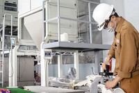 Đầu ra cho sản phẩm của Hóa chất Đức Giang đang gặp bất lợi.