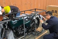 Hải quan thu giữ lô xe mô tô trị giá khoảng 3 tỷ đồng
