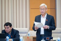 Chủ nhiệm Ủy ban Tài chính - Ngân sách Nguyễn Phú Cường báo cáo tại phiên họp.