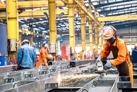 Nhu cầu suy yếu, sản lượng và đơn đặt hàng mới giảm mạnh hơn