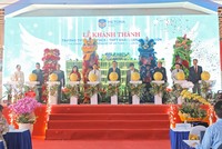 Các đại biểu thực hiện nghi thức khánh thành Trường Tiểu học-THCS-THPT Khải Hoàn - Nam Sài Gòn (Victoria School).