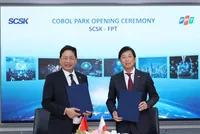Tiến sĩ Trương Gia Bình - Chủ tịch HĐQT Tập đoàn FPT và ông Takaaki Toma - Giám đốc điều hành kiêm Chủ tịch SCSK tại Lễ thành lập COBOL PARK.