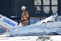  Hai phi cơ đâm nhau phía trên siêu thị ở Canada