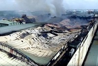 Vụ cháy kéo dài 5 ngày tại công ty may ở Cần Thơ gây thiệt hại 18 triệu USD. Ảnh:Cửu Long.