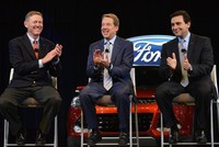 Từ trái qua phải, cựu CEO Alan Mulally, chủ tịch Bill Ford và CEO sắp rời ghế Mark Fields. Ảnh:Paultan.