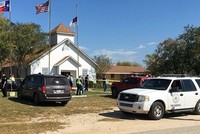 Cảnh sát phong tỏa bên ngoài nhà thờ nơi xảy ra vụ xả súng. Ảnh:New York Times.