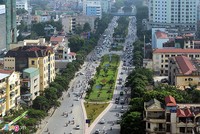 Hà Nội xén dải phân cách trên đường đẹp nhất Việt Nam