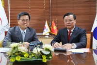 Bộ trưởng Bộ Tài chính Đinh Tiến Dũng hội đàm với Phó Thủ tướng Chính phủ kiêm Bộ trưởng Bộ Chiến lược và Tài chính Hàn Quốc Kim Dong Yeon