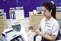 Mặc dù tín dụng tăng cao, nhưng vốn vẫn nắn đúng hướng vào lĩnh vực ưu tiên. Ảnh: Đức Thanh
