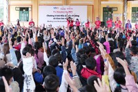 Các tình nguyện viên Prudential chung tay cải tạo cơ sở hạ tầng trường học tại Lào Cai 