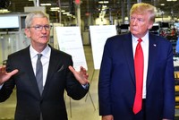 Tổng thống Trump dọa đánh thuế nhập khẩu 25% đối với Apple nếu iPhone không được sản xuất tại Mỹ