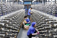 Các nhà sản xuất Trung Quốc xem xét lại chuỗi cung ứng sau thuế quan của Mỹ