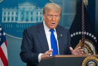 Tổng thống Trump tuyên bố áp thuế bổ sung 100% đối với hàng hóa Trung Quốc vào tháng 11