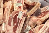 Trung Quốc áp thuế tạm thời đối với thịt lợn nhập khẩu từ EU