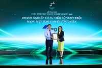 Đại diện Cảng Đồng Nai nhận giải “Tiến bộ vượt trội”