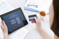 Chủ thẻ phải giữ bí mật mã số xác định chủ thẻ (PIN)